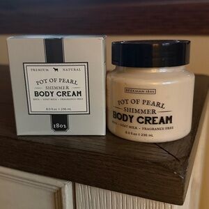 Beekman 1802 Pot of Pearl Shimmer Body Cream